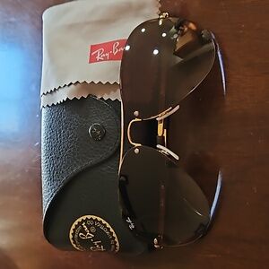 Ray-Ban Aviator Sunglasses with case